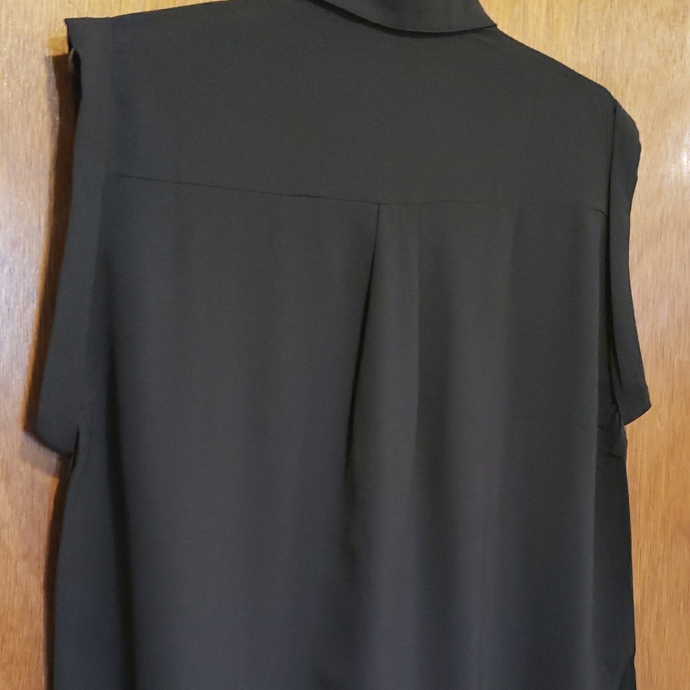 Women's Black Sleeveless Zip-Front Blouse - Picture 10 of 11